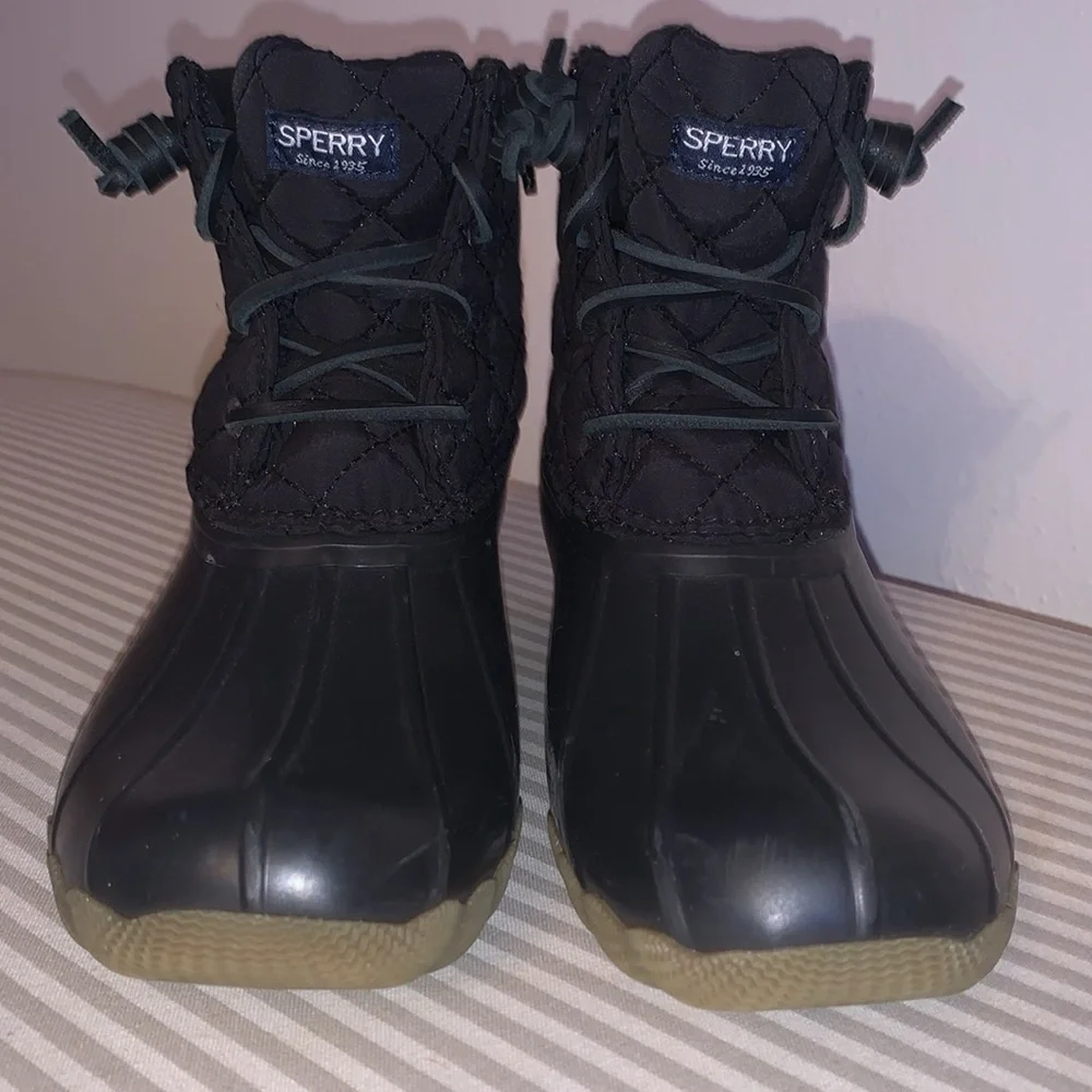 Sperry Saltwater Quilted Winter Boots Size 4